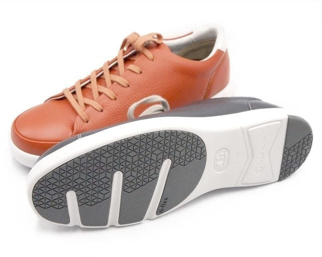 324WBF ディアスキンスニーカー