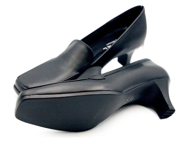 F05MAG モカシンパンプス